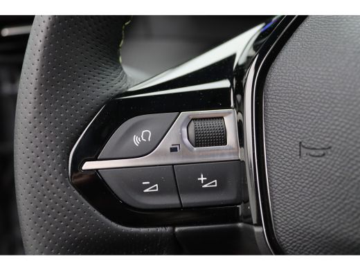 Peugeot e-2008 EV GT 54 kWh | Achteruitrijcamera | Airco (automatisch) | Camera voor ActivLease financial lease