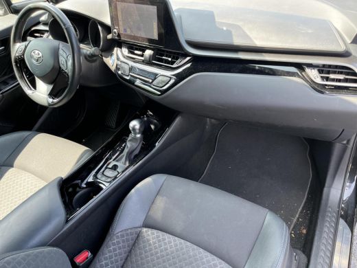 Toyota C-HR 2.0 Hybrid Style | Carplay | Inparkeerhulp | Navigatie | Stoel + stuurverwarming | ActivLease financial lease