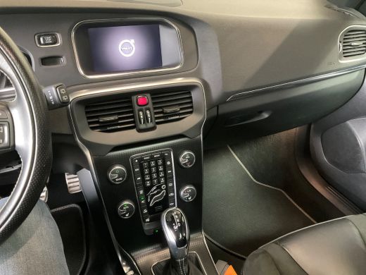 Volvo  V40 1.5 T3 Polar+ Sport | Pano | Stoelverwarming | Cruise Control ActivLease financial lease
