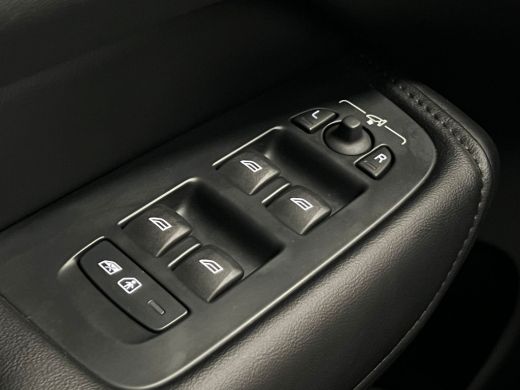 Volvo  XC60 T6 Plug-in hybrid AWD Plus Dark | Achterbank verwarmd | Achteruitrijcamera | Apple Carplay/Androi... ActivLease financial lease