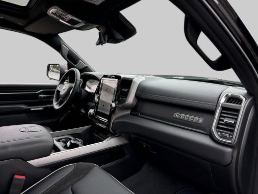 Dodge Ram 1500 1500 5.7 V8 4x4 Crew Cab Laramie | Model24 BPM VRIJ! | Elektr. treeplanken | Head-up | 360gr came... ActivLease financial lease