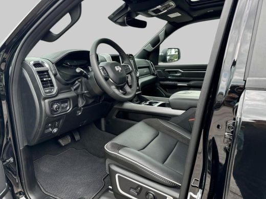 Dodge Ram 1500 1500 5.7 V8 4x4 Crew Cab Laramie | Model24| Panorama| Trekhaak 13-polig| LPG | | NIEUWE AUTO | Ge... ActivLease financial lease