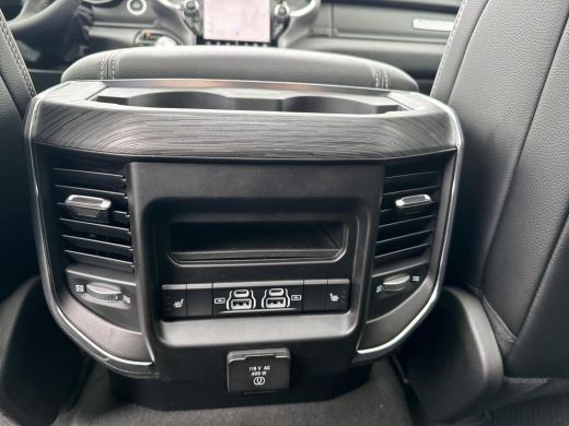 Dodge Ram 1500 1500 5.7 V8 4x4 Crew Cab Laramie | Model24| Panorama| Trekhaak 13-polig| LPG | | NIEUWE AUTO | Ge... ActivLease financial lease