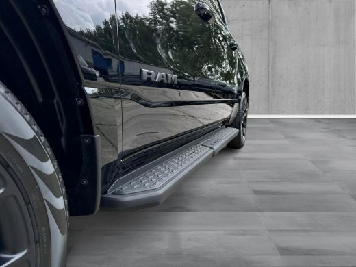 Dodge Ram 1500 1500 5.7 V8 4x4 Crew Cab Laramie | Model24| Panorama| Trekhaak 13-polig| LPG | | NIEUWE AUTO | Ge... ActivLease financial lease