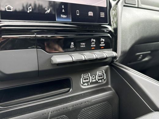 Dodge Ram 1500 1500 5.7 V8 4x4 Crew Cab Laramie | Model24| Panorama| Trekhaak 13-polig| LPG | | NIEUWE AUTO | Ge... ActivLease financial lease