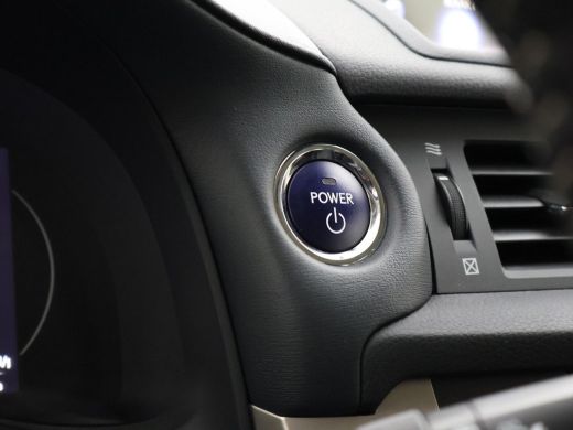 Lexus CT 200h BUSINESS LINE + CAMERA / NAVIGATIE / LED / DEALER ONDERHOUDEN BTW ActivLease financial lease