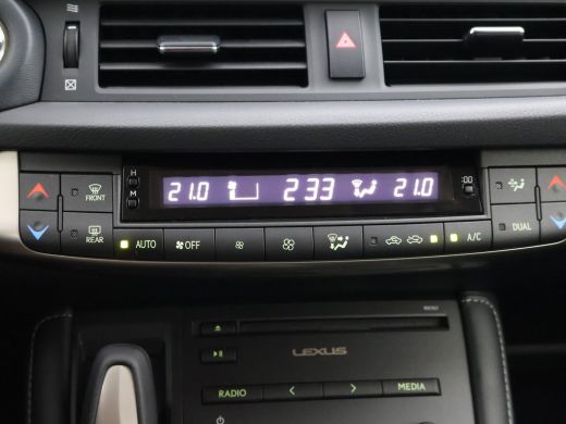 Lexus CT 200h BUSINESS LINE + CAMERA / NAVIGATIE / LED / DEALER ONDERHOUDEN BTW ActivLease financial lease