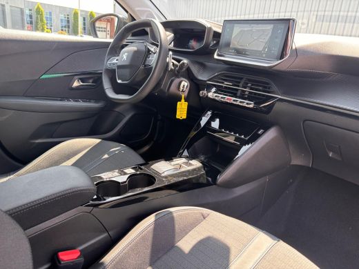 Peugeot 208 1.2 PureTech Allure Pack 100PK | Navigatie | Camera | Parkeersensoren | Apple Carplay / Android A... ActivLease financial lease