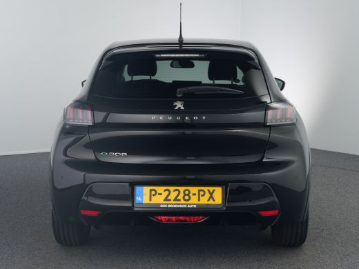 Peugeot e-208 EV Allure Pack 50 kWh | Achterbank in delen neerklapbaar | Achteruitrijcamera | Centrale deurverg... ActivLease financial lease