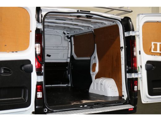 Renault Trafic 2.0 dCi 145pk L1 H1 Airco Navigatie Imperiaal ActivLease financial lease