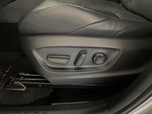 Toyota C-HR 1.8 Hybrid Style Luxury ActivLease financial lease