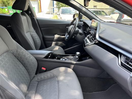 Toyota C-HR 2.0 Hybrid Bi-Tone ActivLease financial lease