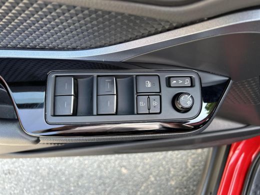 Toyota C-HR 2.0 Hybrid Bi-Tone ActivLease financial lease