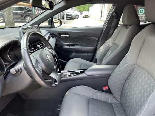 Toyota C-HR 2.0 Hybrid Bi-Tone ActivLease financial lease