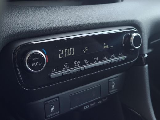 Toyota Yaris 1.5 Hybrid 115 Dynamic Comfort Pack | Parkeersensoren | Blindspot | Apple CarPlay | Rijklaarprijs... ActivLease financial lease
