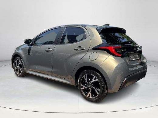 Toyota Yaris 1.5 Hybrid 115 First Edition | 06-10141018 Voor meer informatie ActivLease financial lease