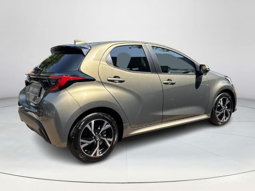 Toyota Yaris 1.5 Hybrid 115 First Edition | 06-10141018 Voor meer informatie ActivLease financial lease