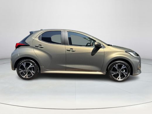 Toyota Yaris 1.5 Hybrid 115 First Edition | 06-10141018 Voor meer informatie ActivLease financial lease