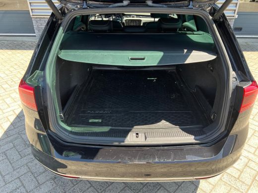 Volkswagen Passat Variant 1.5 TSI 150 pk 6-DSG Elegance Business R | Alarm klasse 1(startblokkering) | Buitenspiege... ActivLease financial lease