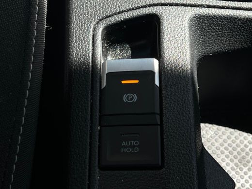 Volkswagen T-Roc 1.0 TSI 110 pk Life | Airco | Bandenspanningscontrolesysteem | Bluetooth telefoonvoorbereiding ActivLease financial lease