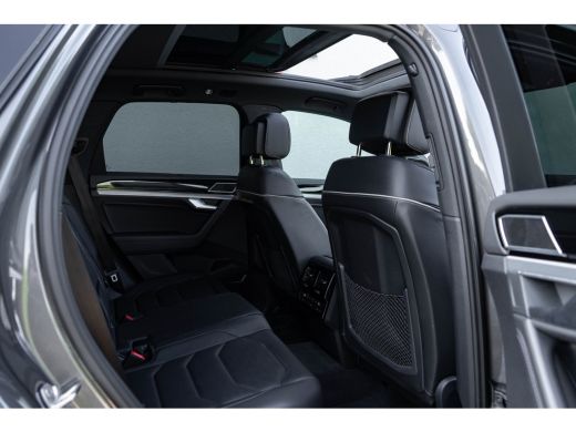 Volkswagen Touareg 3.0 TSI eHybrid 4MOTION / Luchtvering/ Standkachel/ Adaptive Cruise Control/ Trekhaak/ Panoramada... ActivLease financial lease