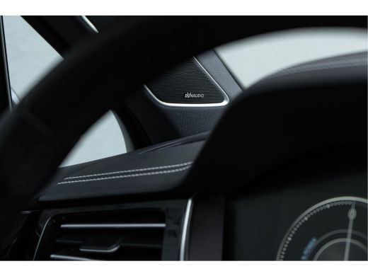 Volkswagen Touareg 3.0 TSI eHybrid 4MOTION / Luchtvering/ Standkachel/ Adaptive Cruise Control/ Trekhaak/ Panoramada... ActivLease financial lease