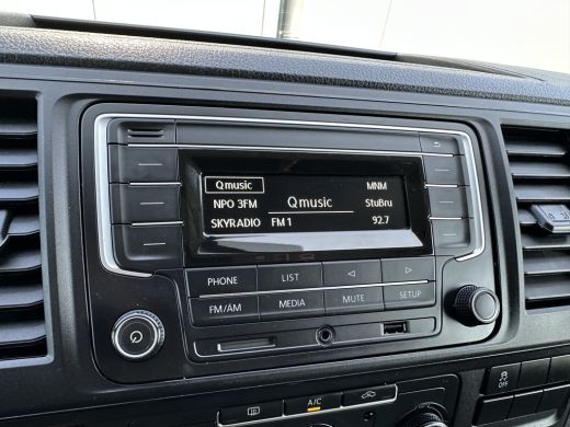 Volkswagen Transporter 2.0 TDI 102 PK / L2H1 / 1e EIG. / 58.404 KM / IMPERIAAL / TREKHAAK / AIRCO / CRUISE CONTROL ActivLease financial lease