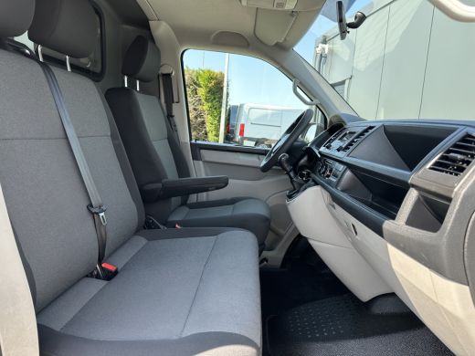 Volkswagen Transporter 2.0 TDI 102 PK / L2H1 / 1e EIG. / 58.404 KM / IMPERIAAL / TREKHAAK / AIRCO / CRUISE CONTROL ActivLease financial lease