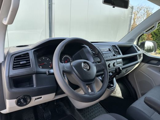 Volkswagen Transporter 2.0 TDI 102 PK / L2H1 / 1e EIG. / 58.404 KM / IMPERIAAL / TREKHAAK / AIRCO / CRUISE CONTROL ActivLease financial lease