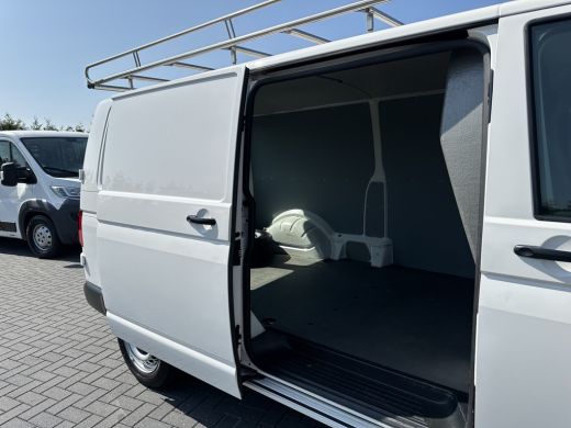 Volkswagen Transporter 2.0 TDI 102 PK / L2H1 / 1e EIG. / 58.404 KM / IMPERIAAL / TREKHAAK / AIRCO / CRUISE CONTROL ActivLease financial lease
