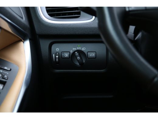 Volvo  V40 Cross Country 1.5 T3 Polar+ Luxury | Harman/Kardon | Panoramadak | Camera | Keyless | Schakel-pad... ActivLease financial lease
