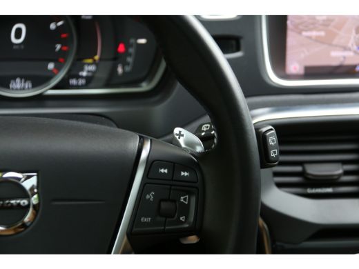 Volvo  V40 Cross Country 1.5 T3 Polar+ Luxury | Harman/Kardon | Panoramadak | Camera | Keyless | Schakel-pad... ActivLease financial lease