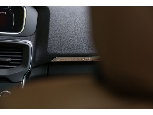 Volvo  V40 Cross Country 1.5 T3 Polar+ Luxury | Harman/Kardon | Panoramadak | Camera | Keyless | Schakel-pad... ActivLease financial lease