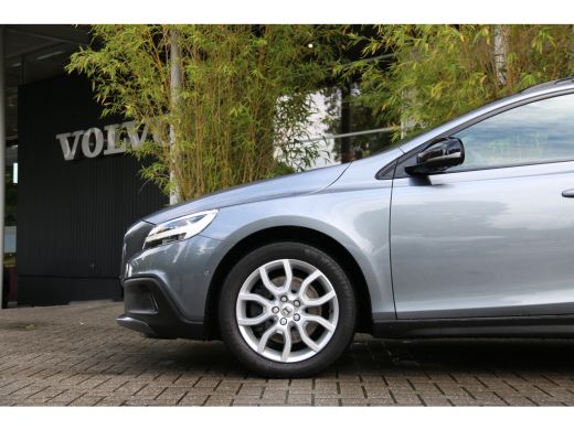 Volvo  V40 Cross Country 1.5 T3 Polar+ Luxury | Harman/Kardon | Panoramadak | Camera | Keyless | Schakel-pad... ActivLease financial lease