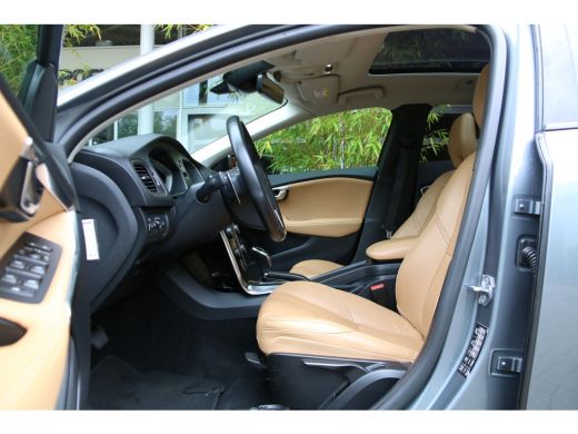Volvo  V40 Cross Country 1.5 T3 Polar+ Luxury | Harman/Kardon | Panoramadak | Camera | Keyless | Schakel-pad... ActivLease financial lease