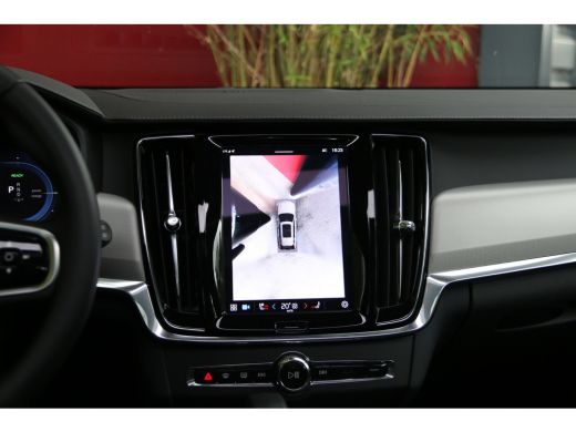 Volvo  V90 2.0 T6 Plug-in hybrid AWD Ultra Dark | Luchtvering | Trekhaak | 360 Camera | Pilot Assist | Panor... ActivLease financial lease