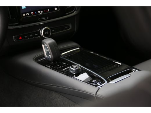 Volvo  V90 2.0 T6 Plug-in hybrid AWD Ultra Dark | Luchtvering | Trekhaak | 360 Camera | Pilot Assist | Panor... ActivLease financial lease