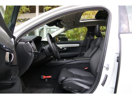 Volvo  V90 2.0 T6 Plug-in hybrid AWD Ultra Dark | Luchtvering | Trekhaak | 360 Camera | Pilot Assist | Panor... ActivLease financial lease