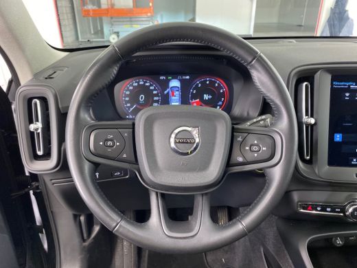 Volvo  XC40 1.5 T2 Momentum Core | Trekhaak | Onyx Black | VolvoSelekt! | LageKM! | ActivLease financial lease