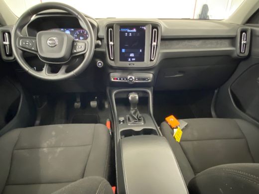 Volvo  XC40 1.5 T2 Momentum Core | Trekhaak | Onyx Black | VolvoSelekt! | LageKM! | ActivLease financial lease