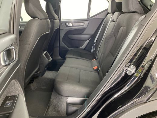 Volvo  XC40 1.5 T2 Momentum Core | Trekhaak | Onyx Black | VolvoSelekt! | LageKM! | ActivLease financial lease