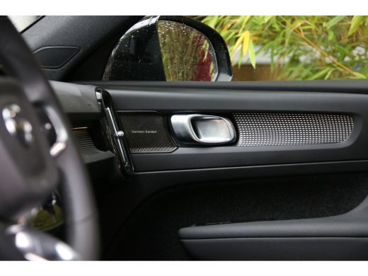 Volvo  XC40 Recharge Pro | Trekhaak | 360 Camera | Panoramadak | Harman/Kardon | Pilot Assist ActivLease financial lease