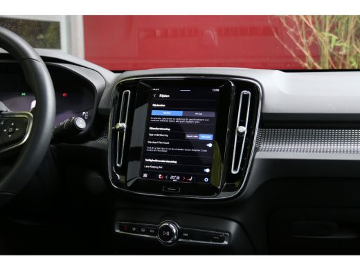 Volvo  XC40 Recharge Pro | Trekhaak | 360 Camera | Panoramadak | Harman/Kardon | Pilot Assist ActivLease financial lease