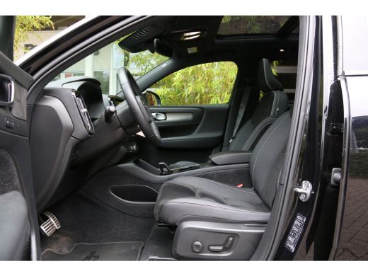 Volvo  XC40 Recharge Pro | Trekhaak | 360 Camera | Panoramadak | Harman/Kardon | Pilot Assist ActivLease financial lease