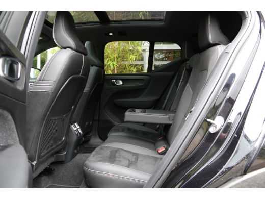 Volvo  XC40 Recharge Pro | Trekhaak | 360 Camera | Panoramadak | Harman/Kardon | Pilot Assist ActivLease financial lease