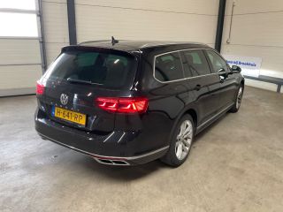Volkswagen Passat Variant 1.5 TSI 150 pk 6-DSG Elegance Business R | Alarm klasse 1(startblokkering) | Buitenspiege...