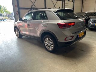 Volkswagen T-Roc 1.0 TSI 110 pk Life | Airco | Bandenspanningscontrolesysteem | Bluetooth telefoonvoorbereiding