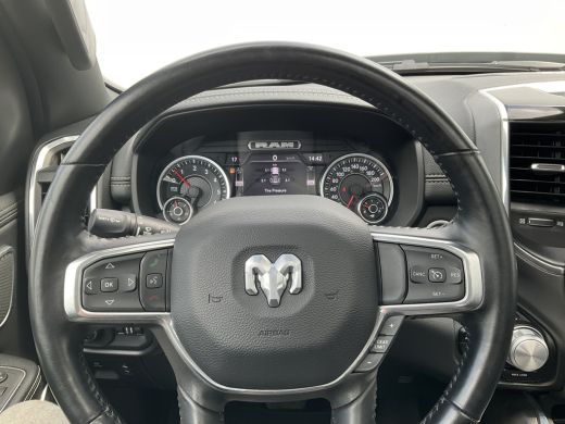 Dodge Ram 1500 1500 5.7 V8 4x4 Crew Cab Laramie Pano Full Navi SideSteps Trekhaak Luchtvering ActivLease financial lease