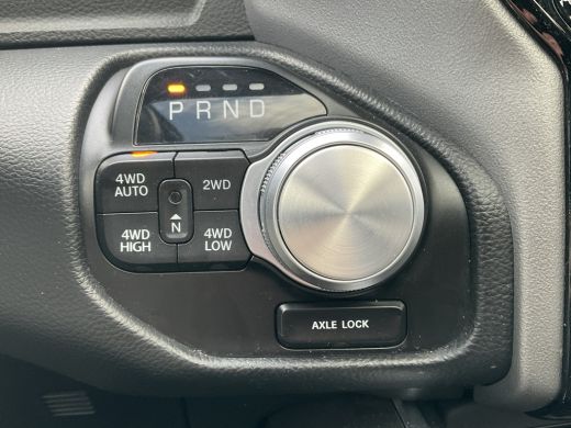 Dodge Ram 1500 1500 5.7 V8 4x4 Crew Cab Laramie Pano Full Navi SideSteps Trekhaak Luchtvering ActivLease financial lease