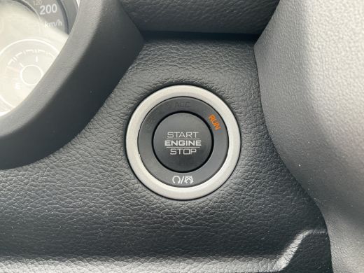 Dodge Ram 1500 1500 5.7 V8 4x4 Crew Cab Laramie Pano Full Navi SideSteps Trekhaak Luchtvering ActivLease financial lease